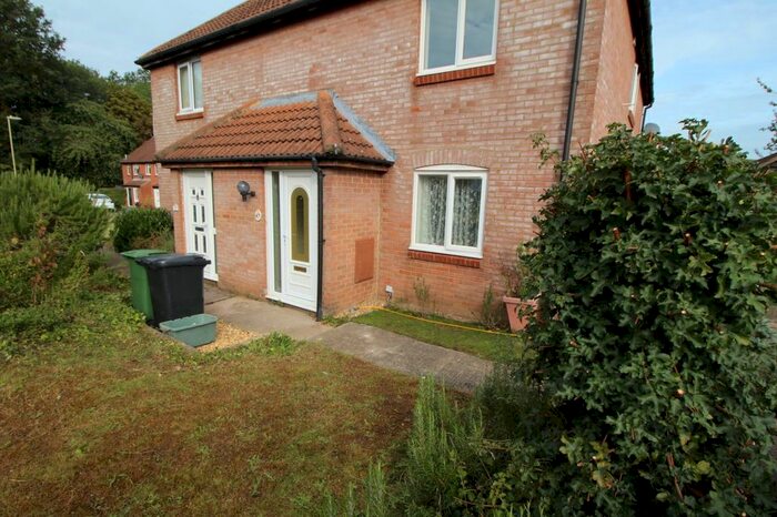 1 Bedroom Maisonette To Rent In Clover Field, Lychpit, Basingstoke, Hampshire, RG24