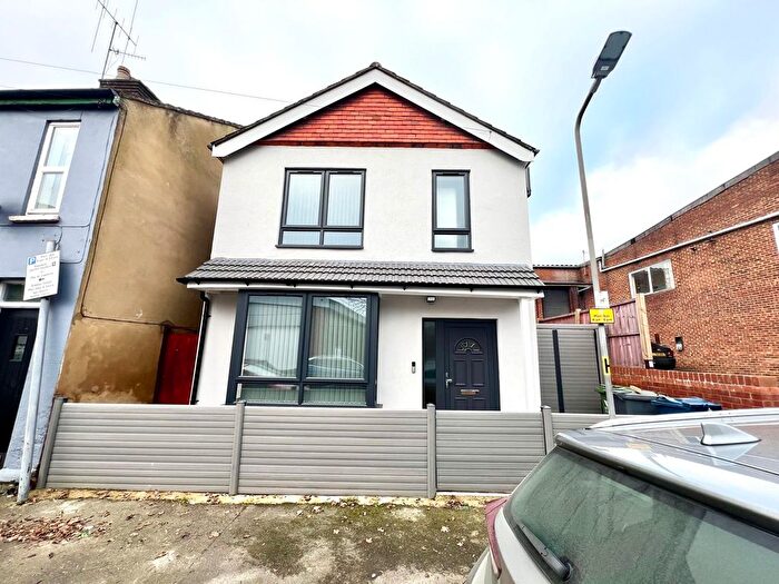 6 Bedroom Detached House To Rent In Cedar Terrace, High Wycombe, HP11