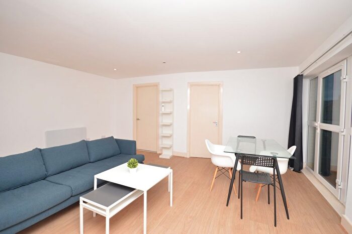 3 Bedroom Flat To Rent In Venus House, Westferry Road London, E14