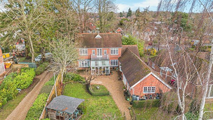 2 Bedroom Detached House For Sale In Conisboro Avenue, Caversham, RG4