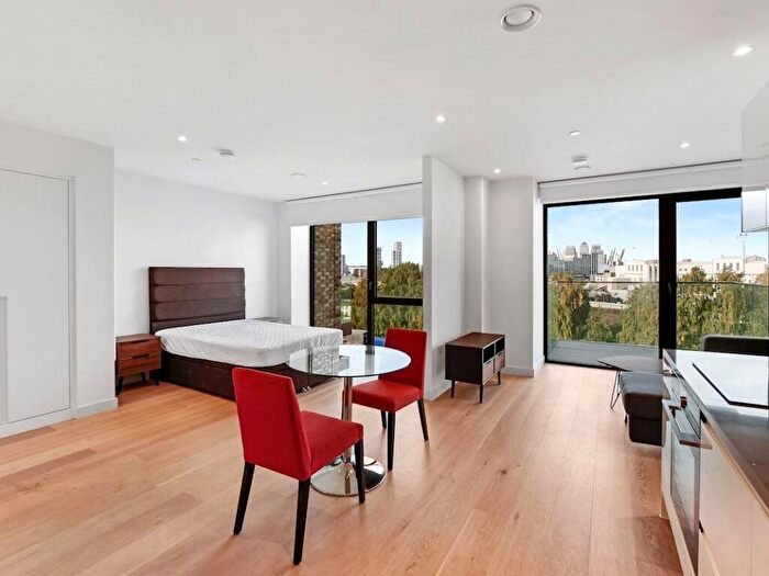 Apartment To Rent In Shipwright Street, London, E16