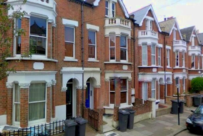 2 Bedroom Flat To Rent In Hemberton Road, Clapham, SW9