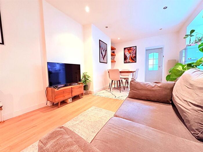 1 Bedroom Flat To Rent In Heath Road, Twickenham, TW1