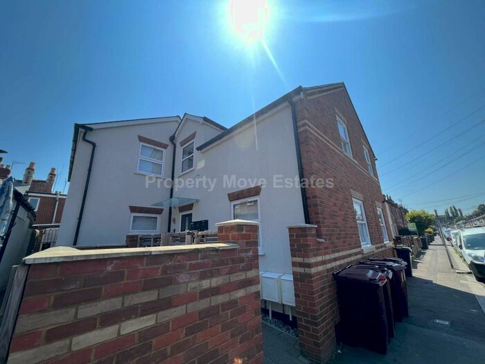 1 Bedroom Flat To Rent In Elm Park Road, Reading, RG30