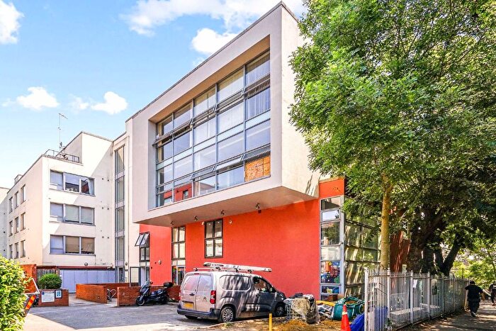 2 Bedroom Flat To Rent In Elm Grove, London, SW19