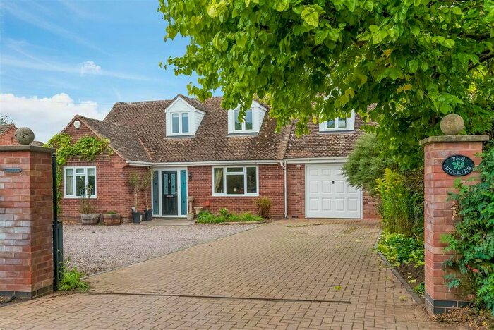4 Bedroom Detached House For Sale In Coach Drive, Pershore, Worcestershire, WR10
