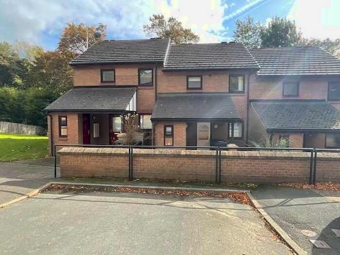 1 Bedroom Ground Flat To Rent In *Over 's* High Poplars, Bradford, West Yorkshire, BD2