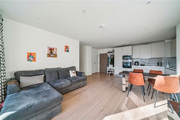 2 Bedroom Flat To Rent In Beatrice Place, London, SW19