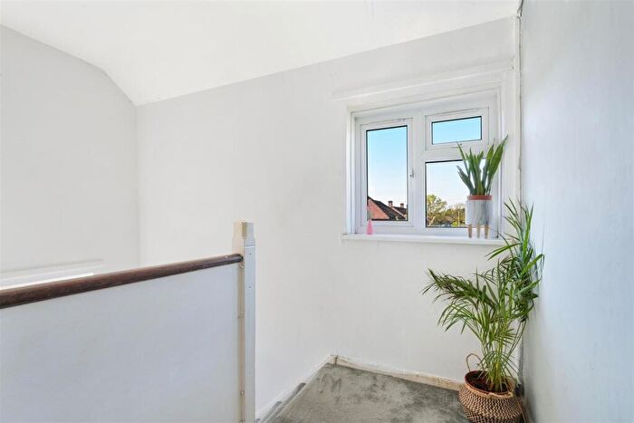 3 Bedroom House For Sale In Malmstone Avenue, Merstham, RH1