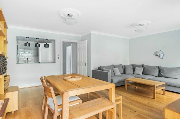 2 Bedroom Flat To Rent In Fulham Road, London, SW6