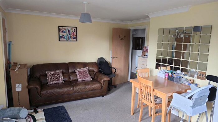 2 Bedroom Flat To Rent In Bowood Court, Kidlington, OX5