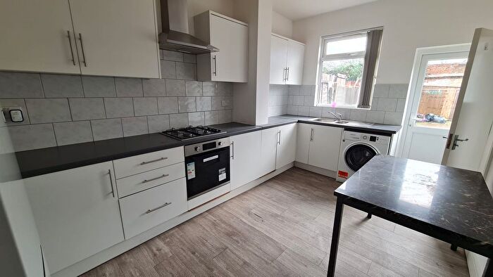 5 Bedroom End Of Terrace House To Rent In Witley Gardens, Southall, UB2