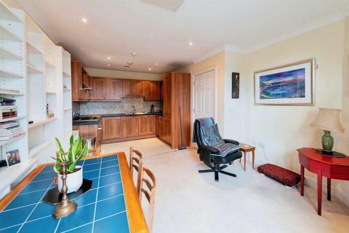 1 Bedroom Flat For Sale In The Square, Petersfield, GU32