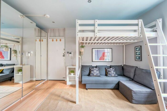 Studio To Rent In Craven Road, Lancaster Gate, London, W2