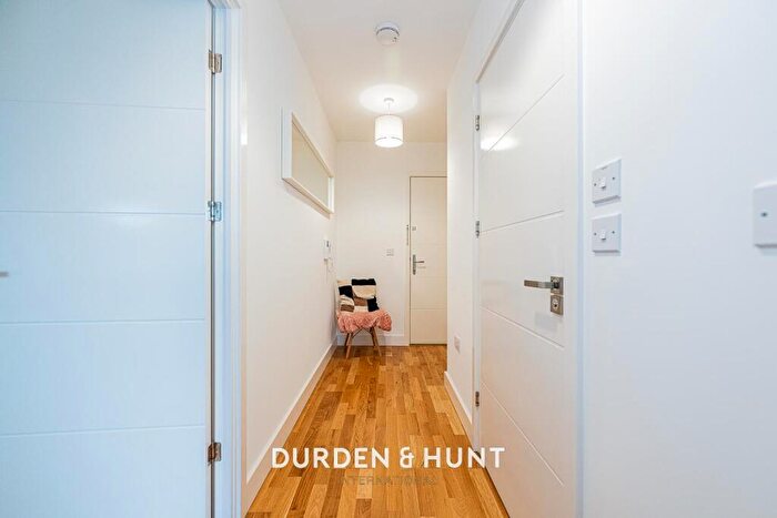 1 Bedroom Apartment For Sale In Upper North Street, Tower Hamlets, E14