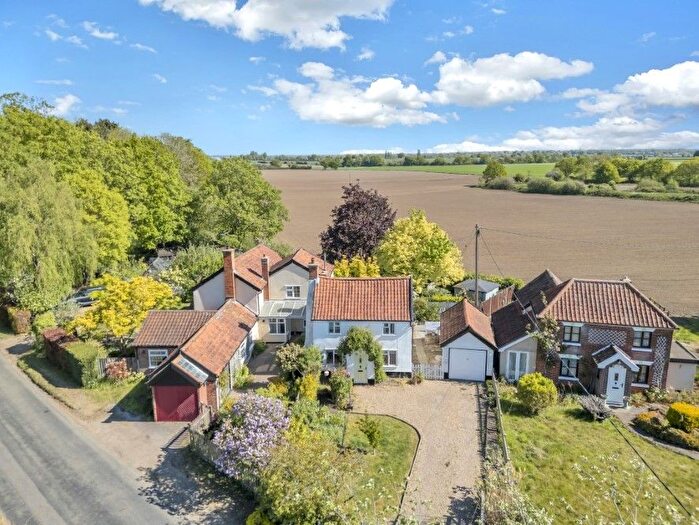 3 Bedroom Detached House For Sale In Hawthorne Cottage, Brewers Green, Roydon, Diss, IP22