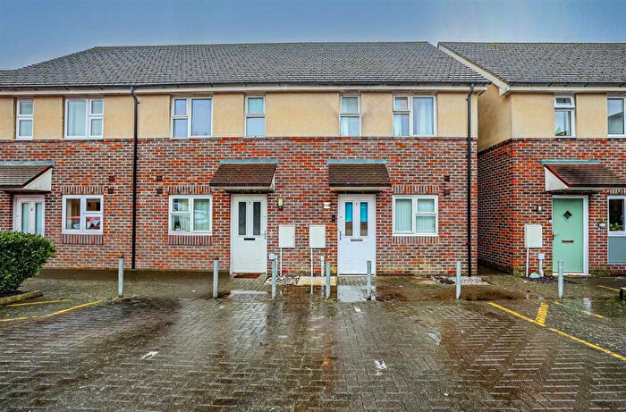 2 Bedroom End Of Terrace House For Sale In Elmwood Grove, Hemel Hempstead, HP3