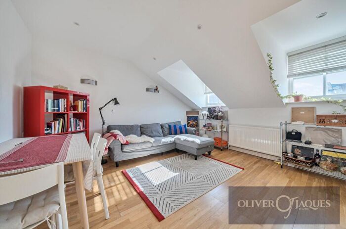 2 Bedroom Apartment For Sale In Roman Road, Bow, London, E3