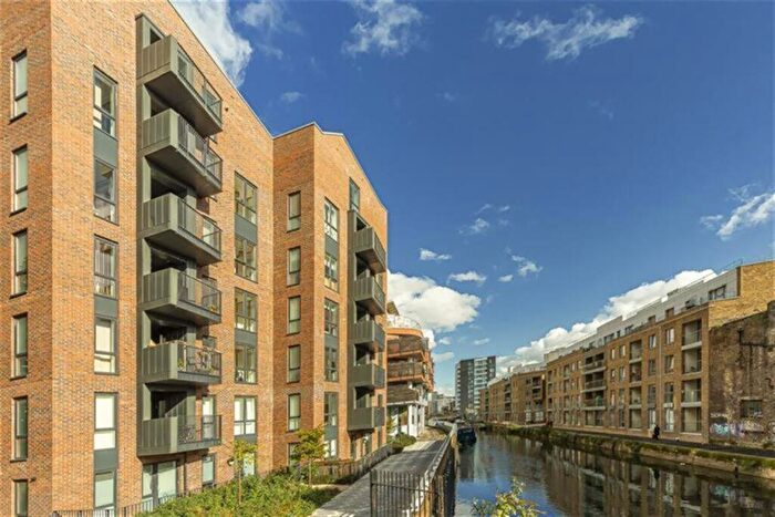 2 Bedroom Flat To Rent In Rope Court, E14