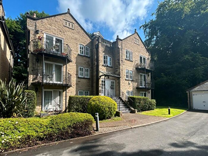 2 Bedroom Flat To Rent In Quarry Dene, Weetwood, Leeds, LS16