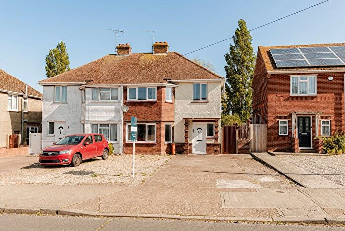 3 Bedroom Semi-Detached House For Sale In Abbots Road, Faversham, ME13