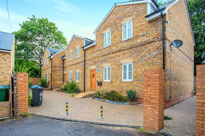 1 Bedroom Flat To Rent In St. Albans Road, Watford, Hertfordshire, WD17