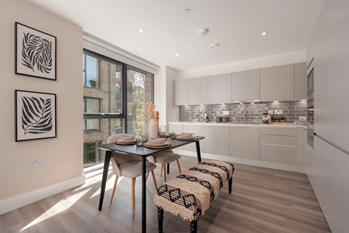 2 Bedroom Flat For Sale In The Crescent Collection At Arden, Greenwich, SE10
