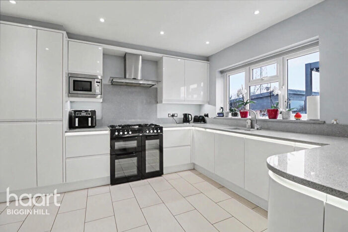 4 Bedroom Semi Detached House For Sale In Leaves Green Road, Keston, BR2