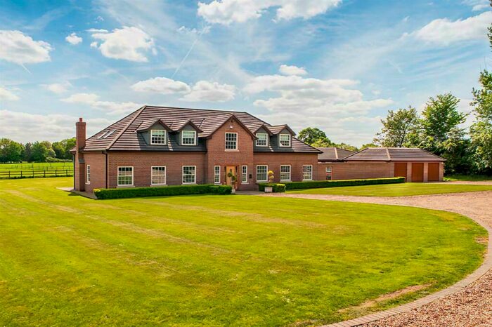 5 Bedroom Detached House For Sale In Chobham, GU24