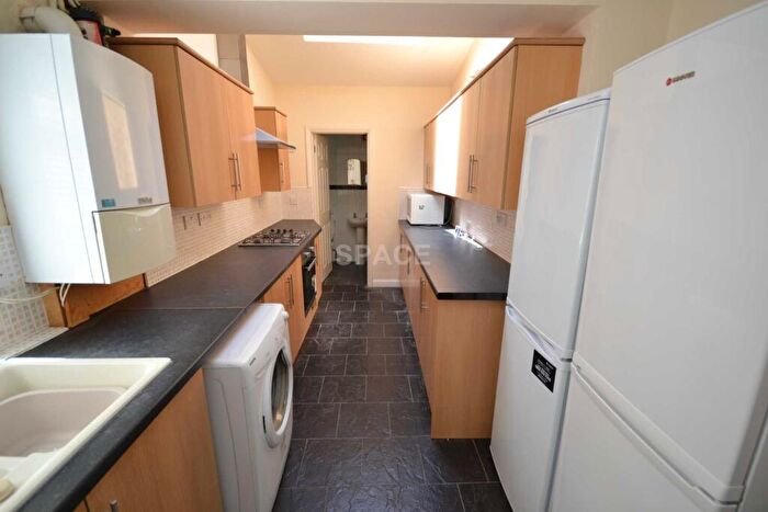 6 Bedroom Terraced House To Rent In Bishops Road, Reading, Berkshire, RG6