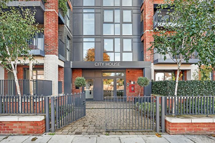 2 Bedroom Flat For Sale In Green Lanes, London, N21
