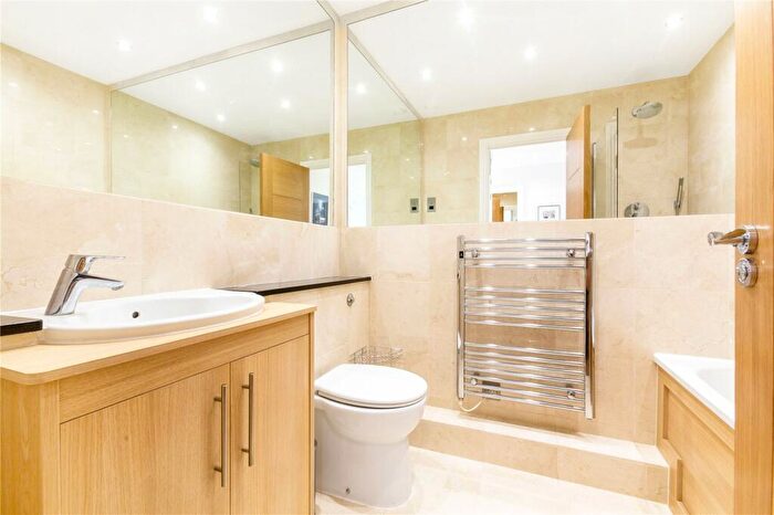 2 Bedroom Apartment To Rent In Three Colt Street, E14