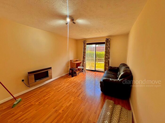 1 Bedroom Maisonette To Rent In Hanworth Road, Hounslow, TW3
