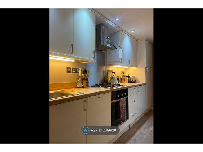 1 Bedroom Flat To Rent In Chiswick High Road, London, W4