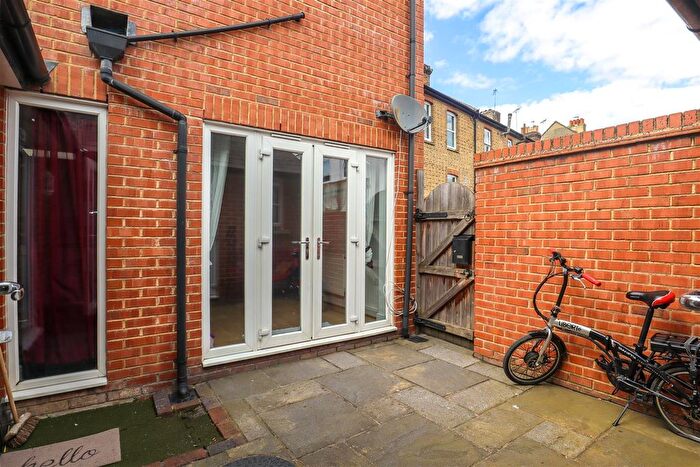 1 Bedroom Maisonette To Rent In Chipstead Valley Road, Coulsdon, CR5