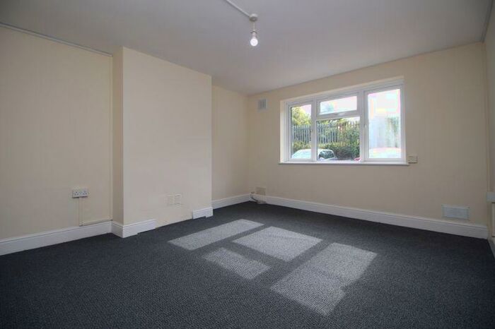 1 Bedroom Flat To Rent In Uxbridge Road, Slough, SL2