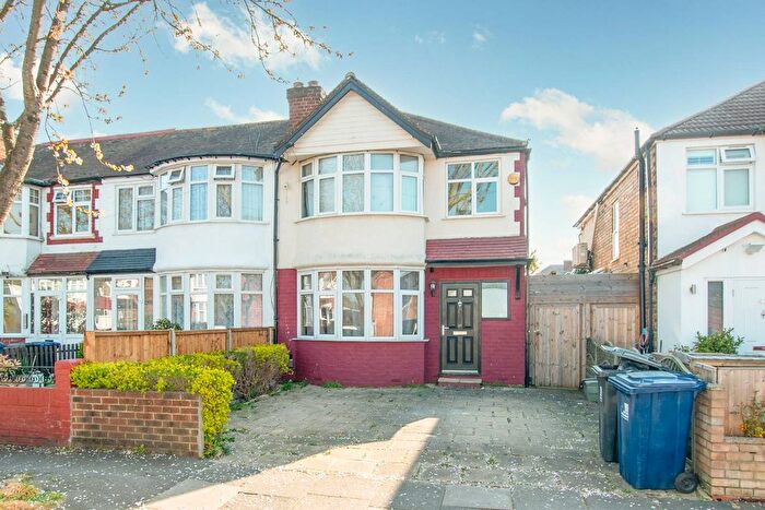 3 Bedroom Semi-Detached House To Rent In Thames Avenue, Perivale, Greenford, UB6