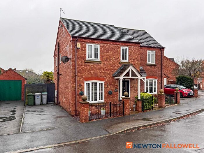 3 Bedroom Semi Detached House For Sale In Cannon Close, Newark, NG24