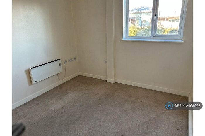 1 Bedroom Flat To Rent In Orchard Court, Potters Bar, EN6