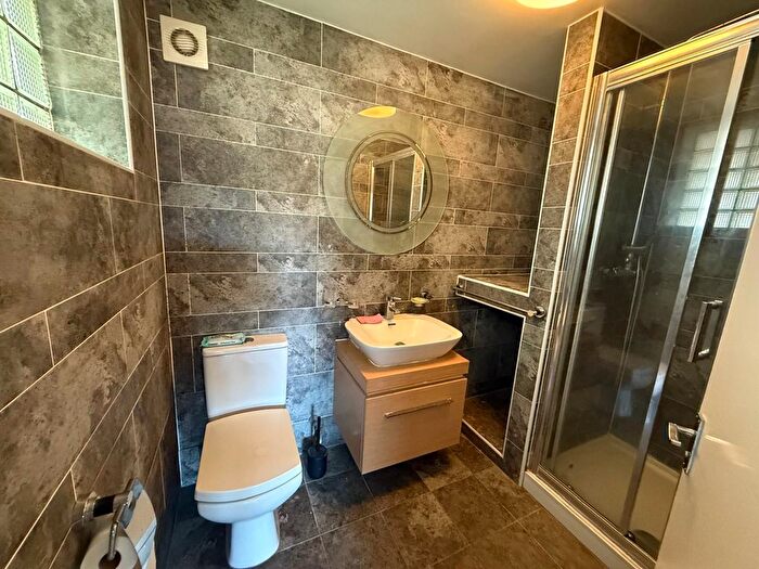 2 Bedroom Flat To Rent In Kirby Close, Ilford, IG6