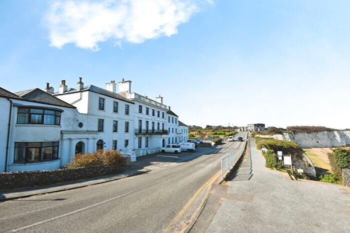 2 Bedroom Flat For Sale In Kingsgate Bay Road, Broadstairs, Kent, CT10