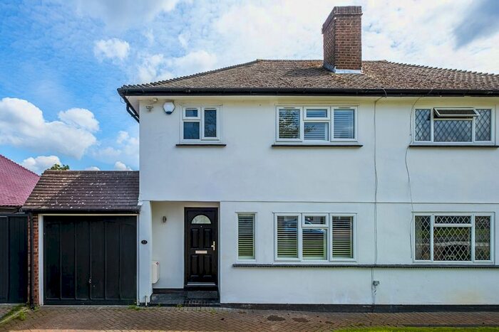 3 Bedroom Flat To Rent In Chestnut Drive, Harrow Weald, Harrow, HA3