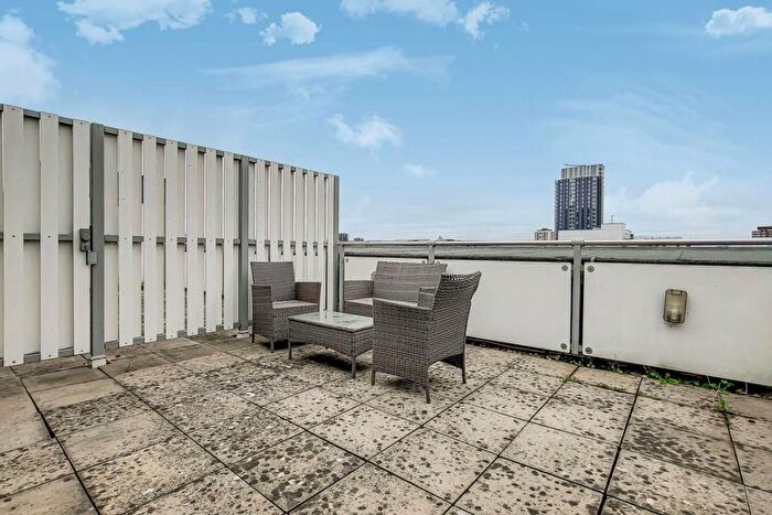 2 Bedroom Flat To Rent In City Road, Old Street, London, EC1V