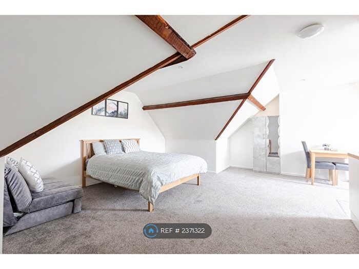 Studio To Rent In Uxbridge Road, London, W3