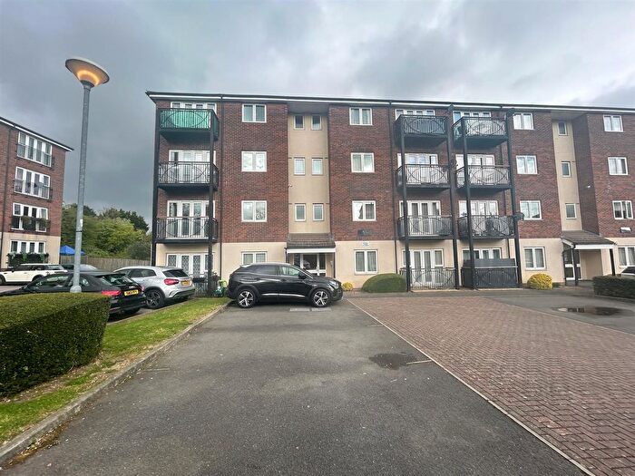 2 Bedroom Flat To Rent In Denham Road, London, N20