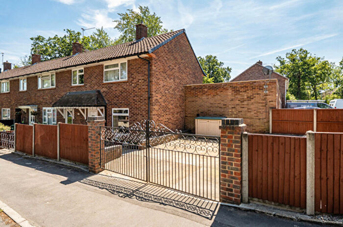 3 Bedroom End Of Terrace House For Sale In Kingsmere Road, Bracknell, Berkshire, RG42