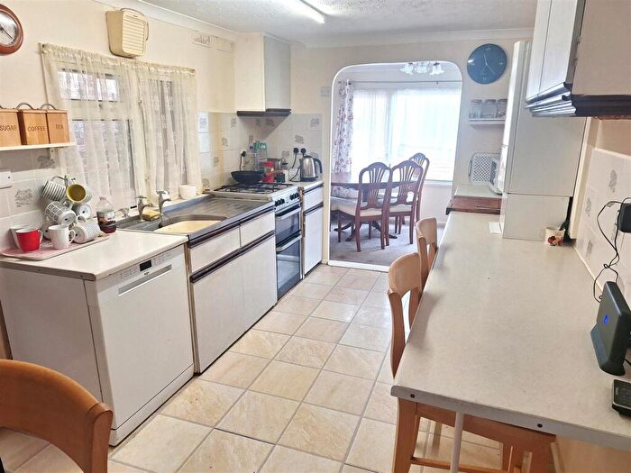 2 Bedroom Park Home For Sale In Harveys Nurseries, Emmer Green, Reading, RG4