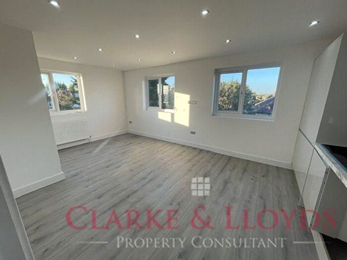 2 Bedroom Flat To Rent In Crown Road, Ilford, IG6