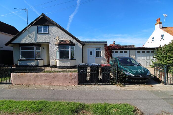 4 Bedroom Detached Bungalow For Sale In Oxenden Park Drive, Herne Bay, Kent, CT6