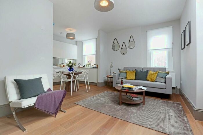 2 Bedroom Flat To Rent In Goodge Street, London, W1T